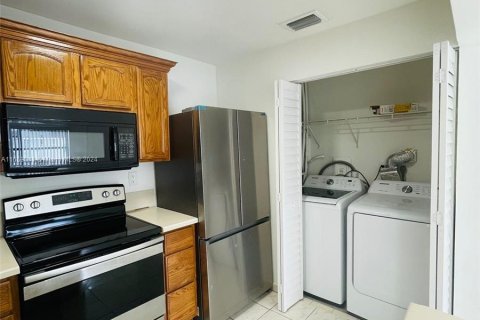 Condo in Miami, Florida, 2 bedrooms  № 1348820 - photo 6