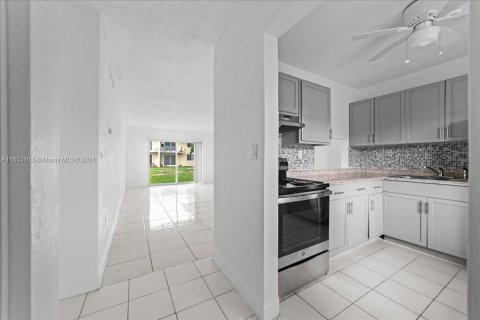 Condominio en venta en Miami Gardens, Florida, 1 dormitorio, 67.82 m2 № 1348405 - foto 1