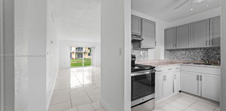 Condo in Miami Gardens, Florida, 1 bedroom  № 1348405