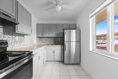 Condo in Miami Gardens, Florida, 1 bedroom  № 1348405 - photo 2