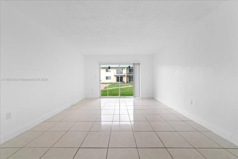 Condominio en venta en Miami Gardens, Florida, 1 dormitorio, 67.82 m2 № 1348405 - foto 5