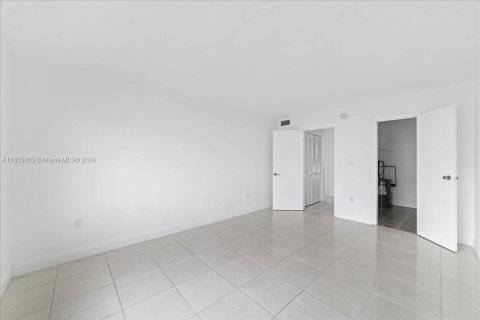 Condo in Miami Gardens, Florida, 1 bedroom  № 1348405 - photo 11