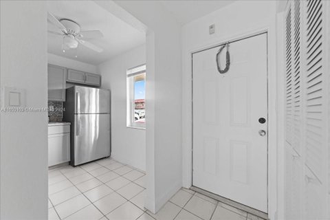 Condo in Miami Gardens, Florida, 1 bedroom  № 1348405 - photo 8