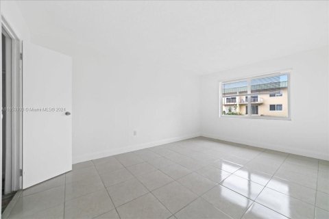 Condominio en venta en Miami Gardens, Florida, 1 dormitorio, 67.82 m2 № 1348405 - foto 9