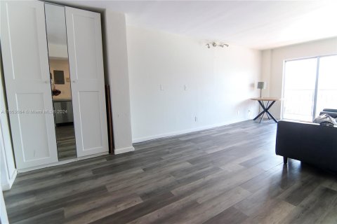 Condominio en venta en Miami Beach, Florida, 1 dormitorio, 55.74 m2 № 1348406 - foto 1