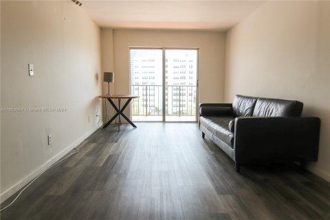 Condominio en venta en Miami Beach, Florida, 1 dormitorio, 55.74 m2 № 1348406 - foto 2