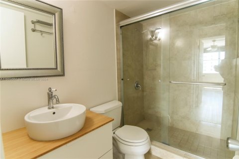 Condo in Miami Beach, Florida, 1 bedroom  № 1348406 - photo 10