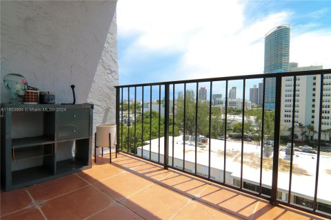 Condo in Miami Beach, Florida, 1 bedroom  № 1348406 - photo 4