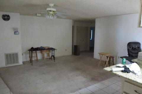 House in Deltona, Florida 3 bedrooms, 185.15 sq.m. № 1421092 - photo 13