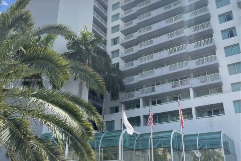 Hotel in Fort Lauderdale, Florida 1 bedroom, 50.91 sq.m. № 413985 - photo 25