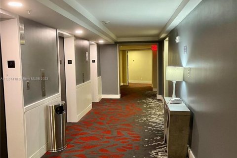 Hotel en venta en Fort Lauderdale, Florida, 1 dormitorio, 50.91 m2 № 413985 - foto 3