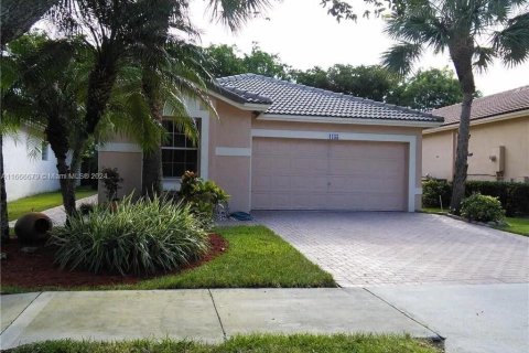 House in Weston, Florida 3 bedrooms, 150.04 sq.m. № 1381682 - photo 1