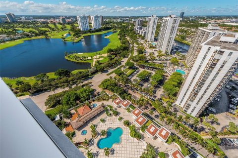 Condo in Aventura, Florida, 4 bedrooms  № 832644 - photo 1