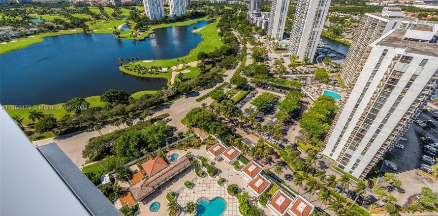 Condominio en Aventura, Florida, 4 dormitorios  № 832644