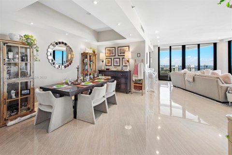 Condo in Aventura, Florida, 4 bedrooms  № 832644 - photo 7