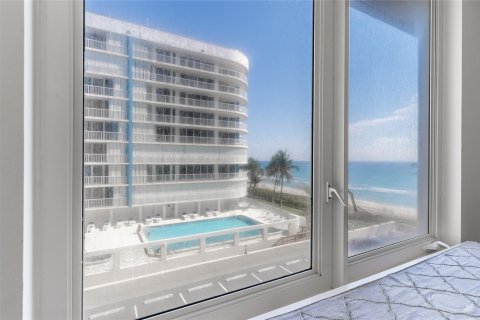 Condominio en venta en Highland Beach, Florida, 2 dormitorios, 97.55 m2 № 1141512 - foto 11