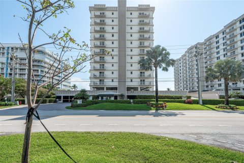 Condominio en venta en Highland Beach, Florida, 2 dormitorios, 97.55 m2 № 1141512 - foto 1