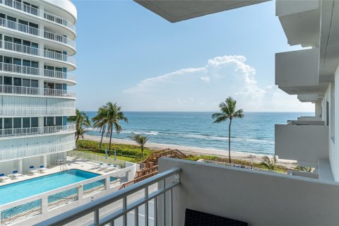 Condominio en venta en Highland Beach, Florida, 2 dormitorios, 97.55 m2 № 1141512 - foto 17