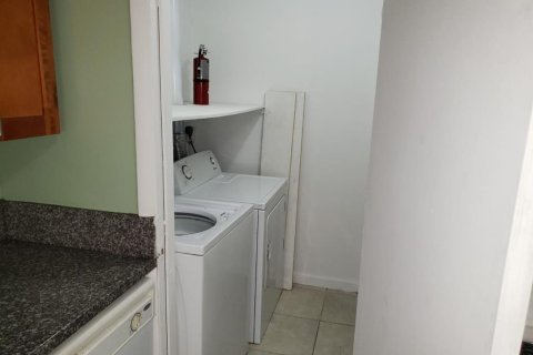 Immobilier commercial à vendre à Lauderhill, Floride: 334.45 m2 № 1141582 - photo 1