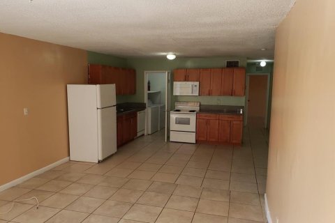 Immobilier commercial à vendre à Lauderhill, Floride: 334.45 m2 № 1141582 - photo 2