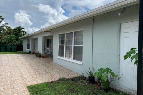 Propiedad comercial en venta en Lauderhill, Florida, 334.45 m2 № 1141582 - foto 10