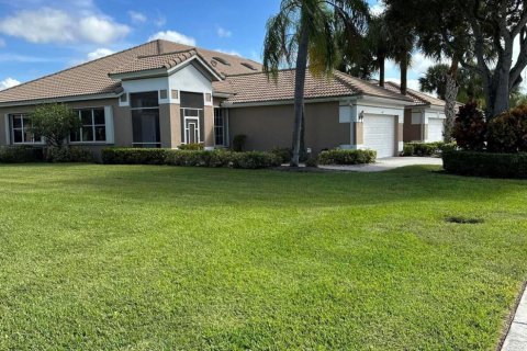 House in Boynton Beach, Florida 3 bedrooms, 177.35 sq.m. № 832977 - photo 7