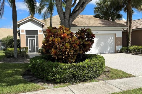 House in Boynton Beach, Florida 3 bedrooms, 177.35 sq.m. № 832977 - photo 8