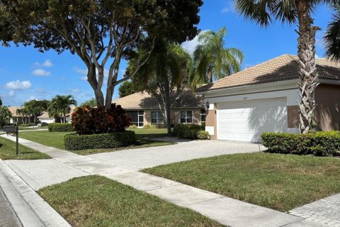 House in Boynton Beach, Florida 3 bedrooms, 177.35 sq.m. № 832977 - photo 5