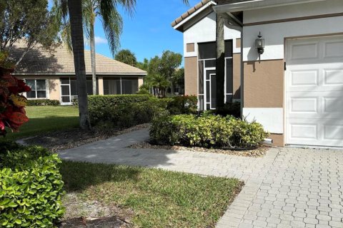 House in Boynton Beach, Florida 3 bedrooms, 177.35 sq.m. № 832977 - photo 1