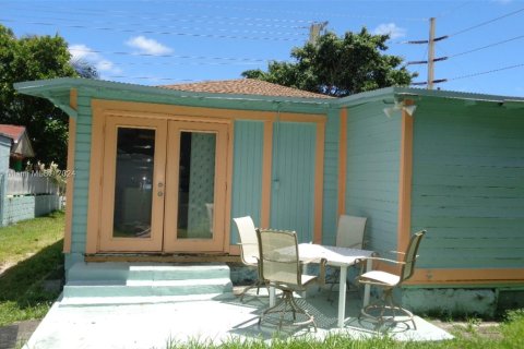 House in Miami, Florida 1 bedroom, 74.69 sq.m. № 1240297 - photo 1