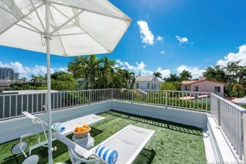 Villa ou maison à vendre à Miami Beach, Floride: 4 chambres, 223.15 m2 № 1316645 - photo 27