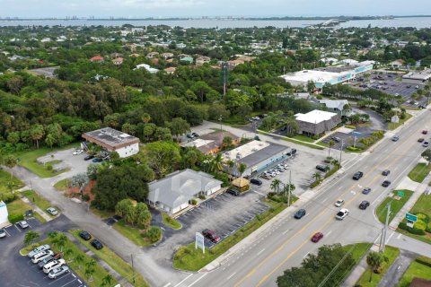 Купить коммерческую недвижимость в Дженсен-Бич, Флорида № 822019 - фото 2