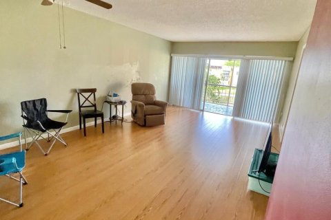 Condo in Tamarac, Florida, 2 bedrooms  № 1120143 - photo 12