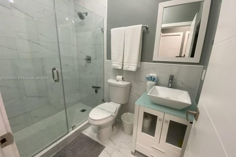 Touwnhouse à vendre à Miami, Floride: 3 chambres, 158.49 m2 № 1140852 - photo 11