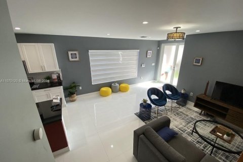 Adosado en venta en Miami, Florida, 3 dormitorios, 158.49 m2 № 1140852 - foto 28