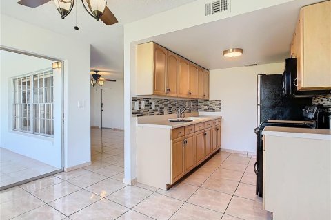 Condo in Kissimmee, Florida, 2 bedrooms  № 1414742 - photo 8