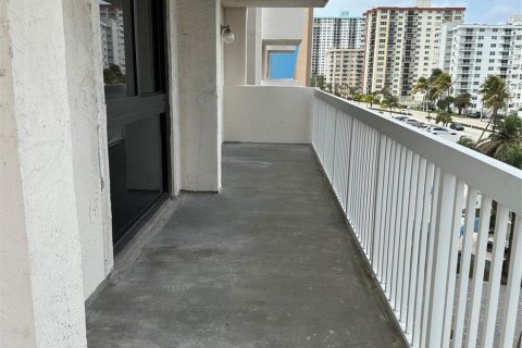 Condominio en venta en Hollywood, Florida, 2 dormitorios, 157.93 m2 № 1152261 - foto 3