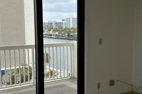 Condo in Hollywood, Florida, 2 bedrooms  № 1152261 - photo 13