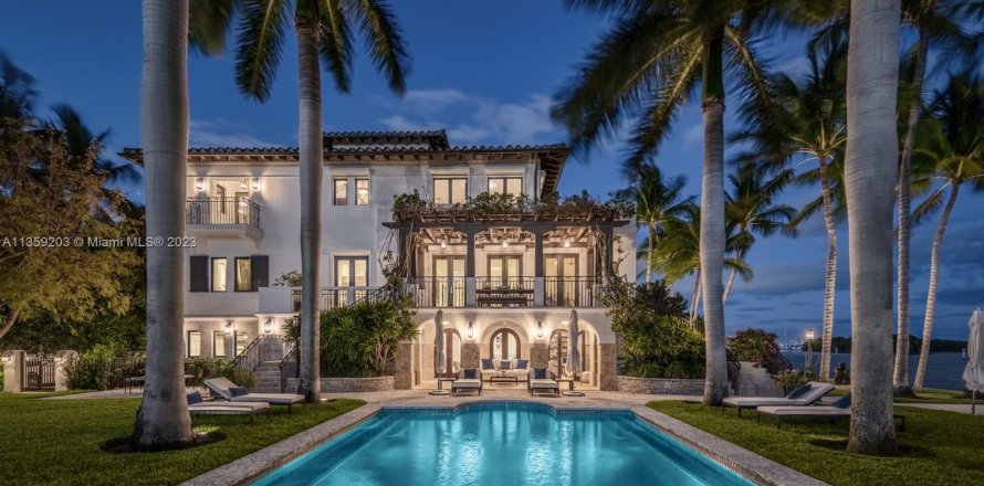 Villa ou maison à Miami, Floride 8 chambres, 676.24 m2 № 382705
