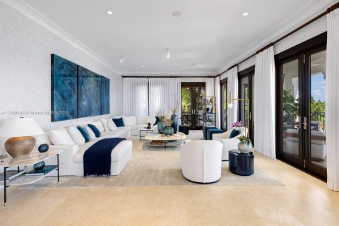Villa ou maison à vendre à Miami, Floride: 8 chambres, 676.24 m2 № 382705 - photo 12