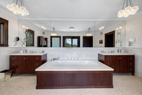 Villa ou maison à vendre à Miami, Floride: 8 chambres, 676.24 m2 № 382705 - photo 26