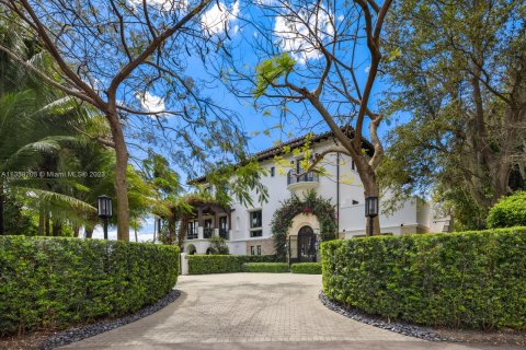 Villa ou maison à vendre à Miami, Floride: 8 chambres, 676.24 m2 № 382705 - photo 2