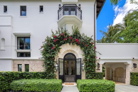 Villa ou maison à vendre à Miami, Floride: 8 chambres, 676.24 m2 № 382705 - photo 4