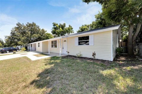 House in New Port Richey, Florida 4 bedrooms, 136.75 sq.m. № 1335487 - photo 2