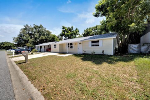 House in New Port Richey, Florida 4 bedrooms, 136.75 sq.m. № 1335487 - photo 3