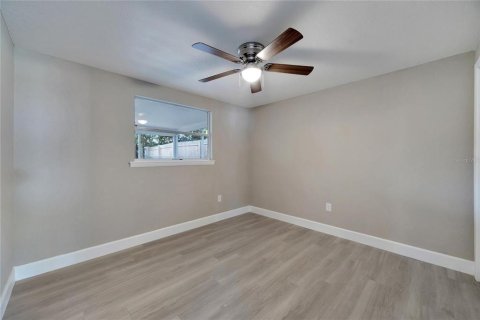 Casa en venta en New Port Richey, Florida, 4 dormitorios, 136.75 m2 № 1335487 - foto 29