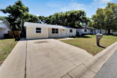 Casa en venta en New Port Richey, Florida, 4 dormitorios, 136.75 m2 № 1335487 - foto 4