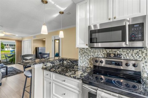 Townhouse in Tampa, Florida 2 bedrooms, 86.21 sq.m. № 1157637 - photo 6