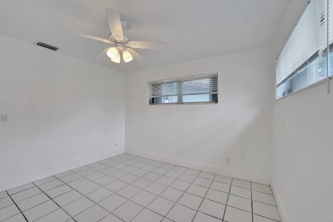 House in Hollywood, Florida 3 bedrooms, 147.25 sq.m. № 1162092 - photo 5