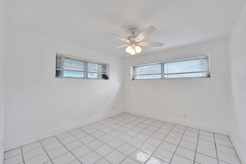 House in Hollywood, Florida 3 bedrooms, 147.25 sq.m. № 1162092 - photo 6